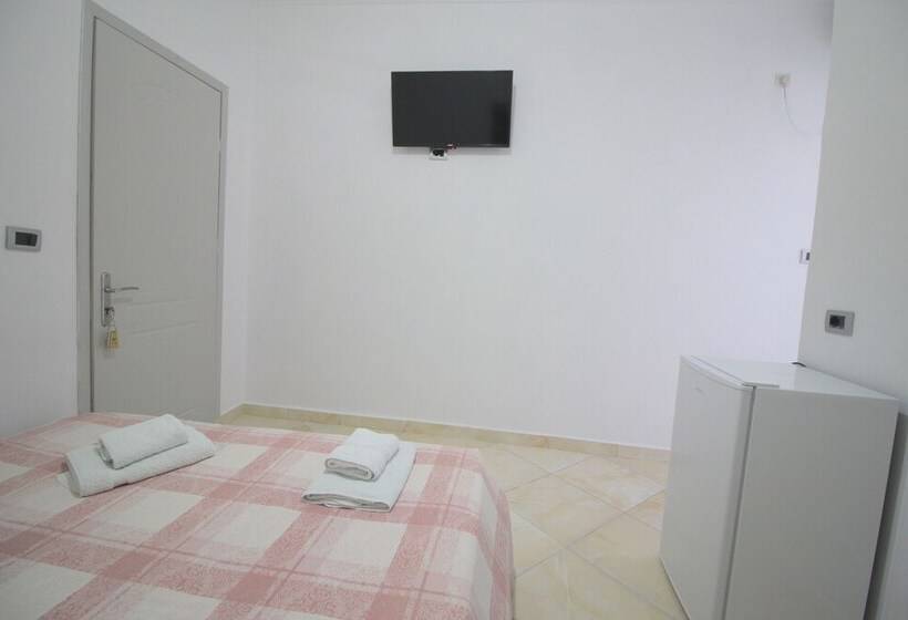 バルコニー付きスタンダードルーム, Andy Apartments