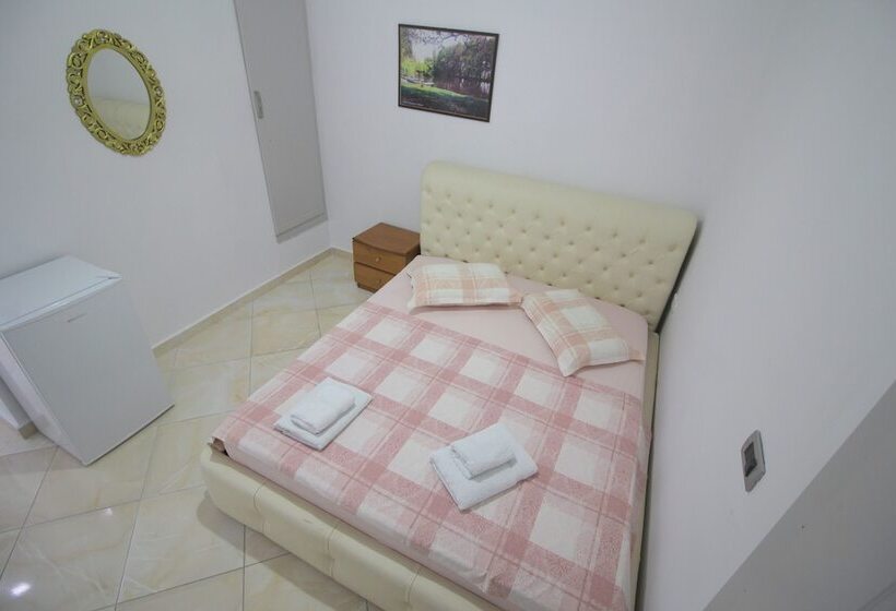 バルコニー付きスタンダードルーム, Andy Apartments