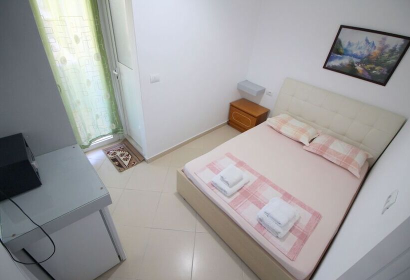 バルコニー付きスタンダードルーム, Andy Apartments