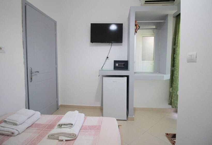 バルコニー付きスタンダードルーム, Andy Apartments