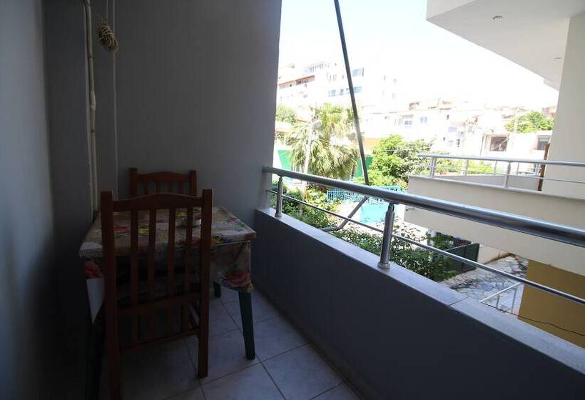 バルコニー付きスタンダードルーム, Andy Apartments