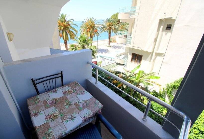 バルコニー付きスタンダードルーム, Andy Apartments