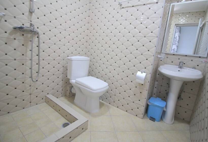 バルコニー付きスタンダードルーム, Andy Apartments