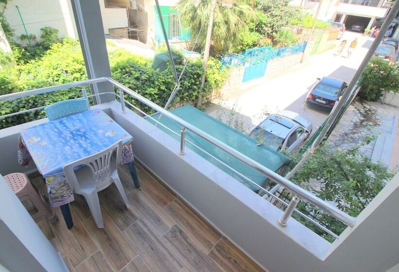 اتاق استاندارد با بالکن, Andy Apartments