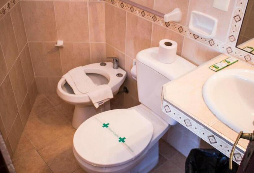 이코노미 룸, Colón