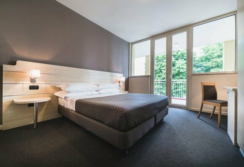 חדר דלוקס עם מרפסת, Giallo