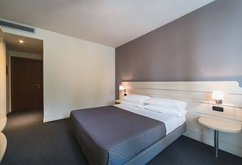 חדר דלוקס עם מרפסת, Giallo