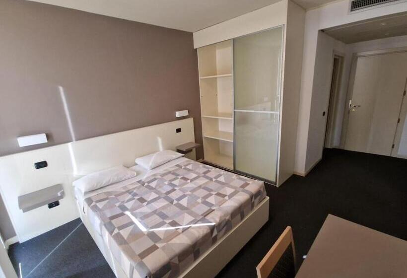 חדר סטנדרט, Giallo