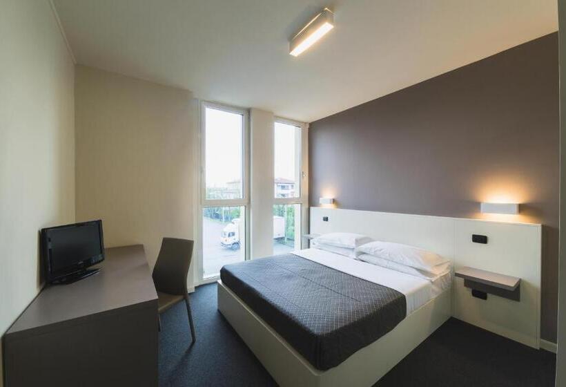 חדר סטנדרט, Giallo