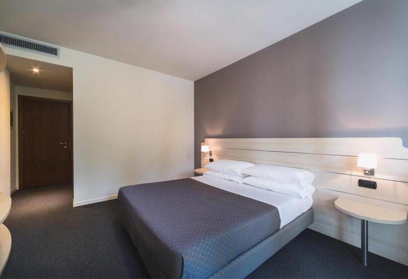 חדר דלוקס עם מרפסת, Giallo