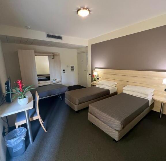 חדר קלאסי לשלושה, Giallo