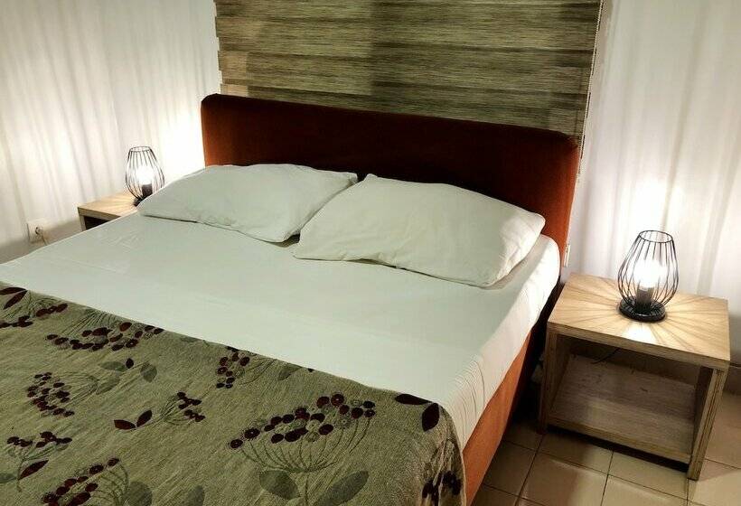 اتاق استاندارد یک نفره, La Chaumiere