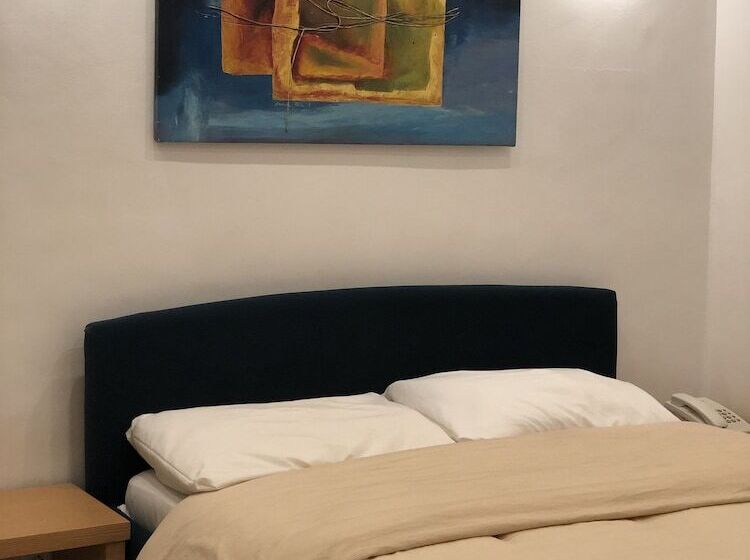 اتاق استاندارد, La Chaumiere