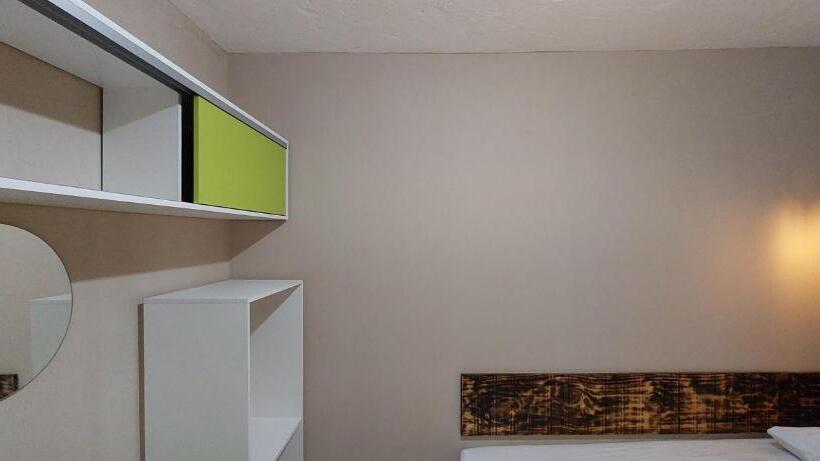 家庭间, Hostel Araçoiaba