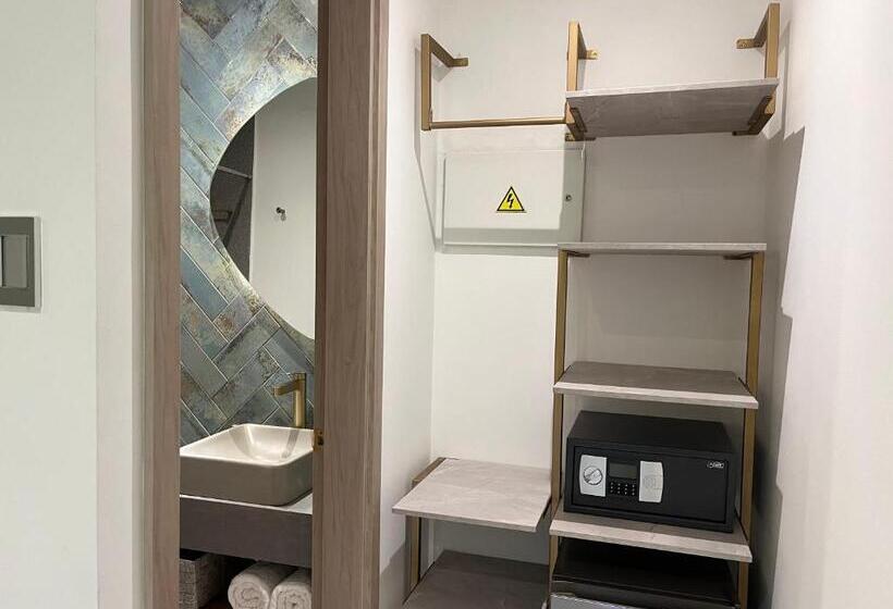 스탠다드 룸, Delamar