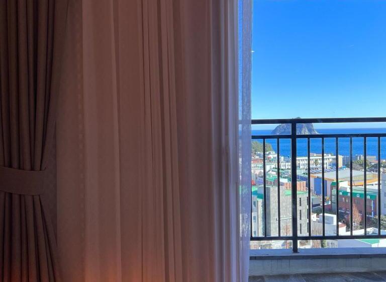 חדר סטנדרט נוף לים, Red Hat Snail