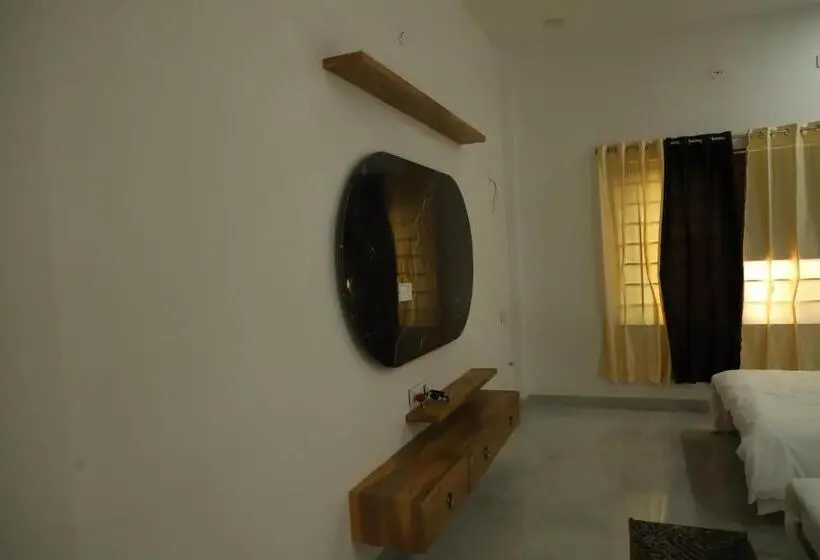 スタンダード４人部屋, Shankara Hills