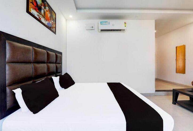 Трехместный Номер Классика, Oyo Hotel Om Palace