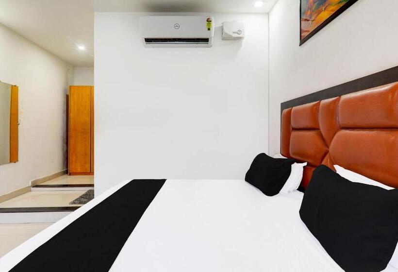 Трехместный Номер Классика, Oyo Hotel Om Palace