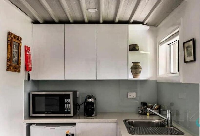 스탠다드 스튜디오, Caves Cottage Guest Suite