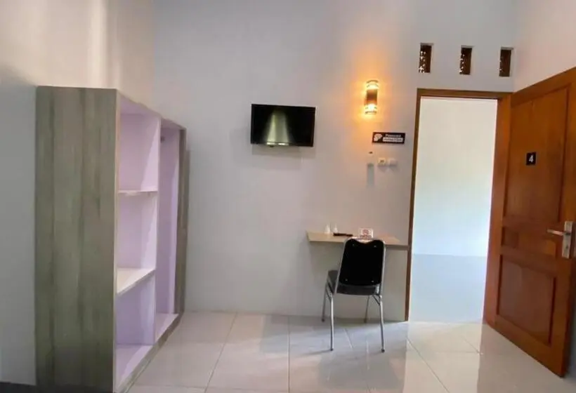 Quarto Estandar, Livina S House