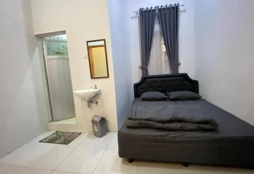 Quarto Estandar, Livina S House