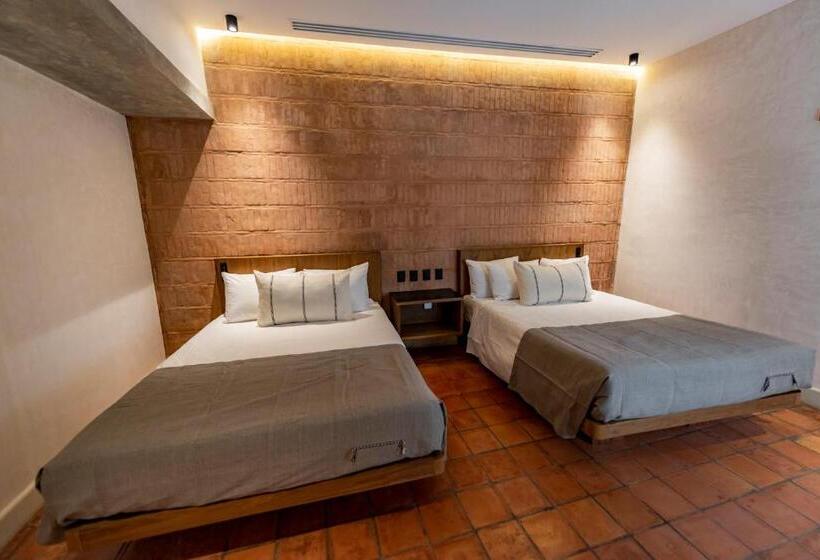 غرفة قياسية, La Gloria Mesón