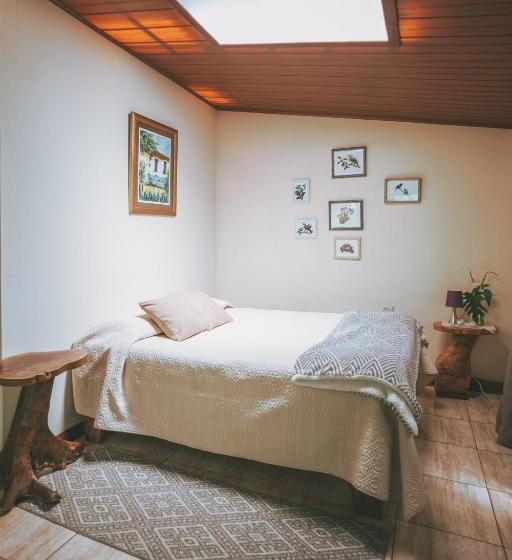 غرفة قياسية, Santuario Ecologico Monteverde