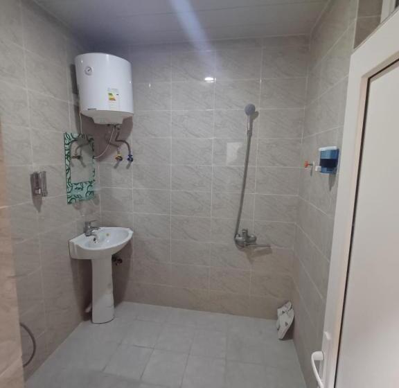 اتاق استاندارد سه نفره, Stop