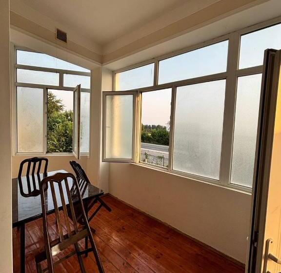 اتاق خانوادگی, Stop