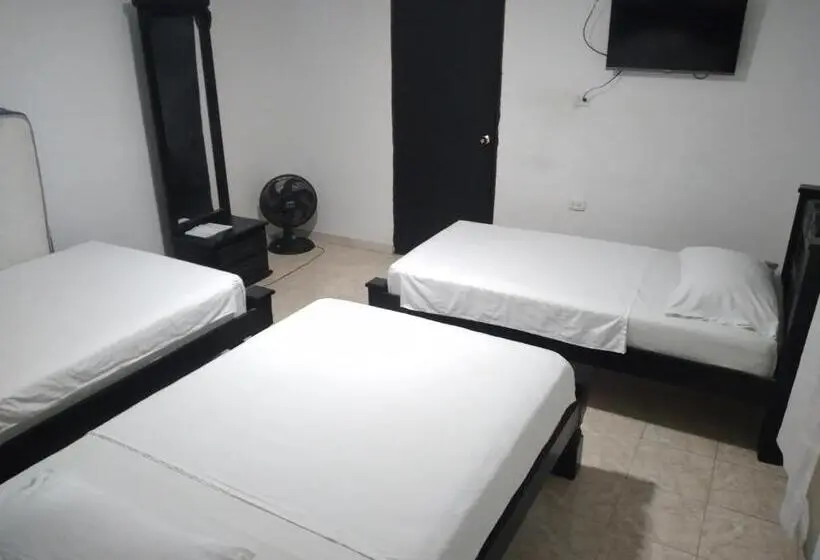 スタンダードトリプルルーム, Hostal El Bigote