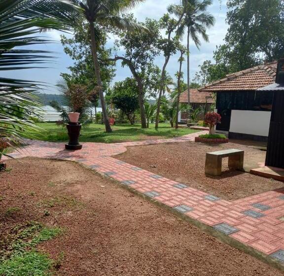 ファミリールーム, Kayaltheeram Resort & Homestay