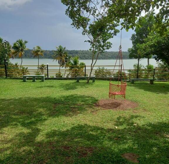 レイクビュースタンダードルーム, Kayaltheeram Resort & Homestay