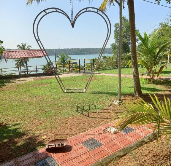 レイクビュースタンダードルーム, Kayaltheeram Resort & Homestay