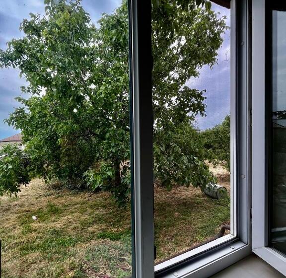 اتاق استاندارد, Nino S Guest House