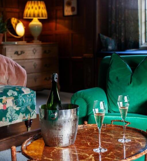 Люкс Superior, Boys Hall