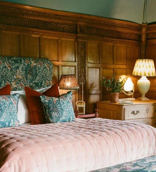 Люкс Superior, Boys Hall