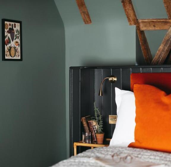 Номер Стандарт с Гидромассажем, Boys Hall