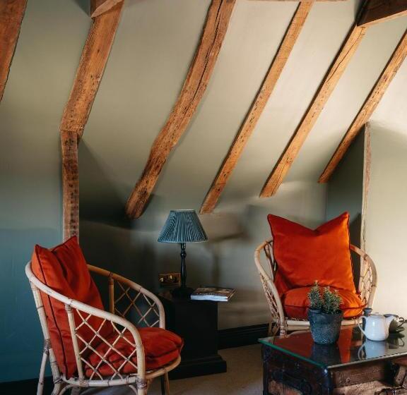 Номер Стандарт с Гидромассажем, Boys Hall