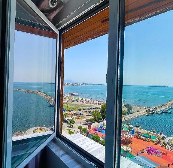 Трехместный Номер Deluxe Вид на Море, Kloi Luxury Rooftops