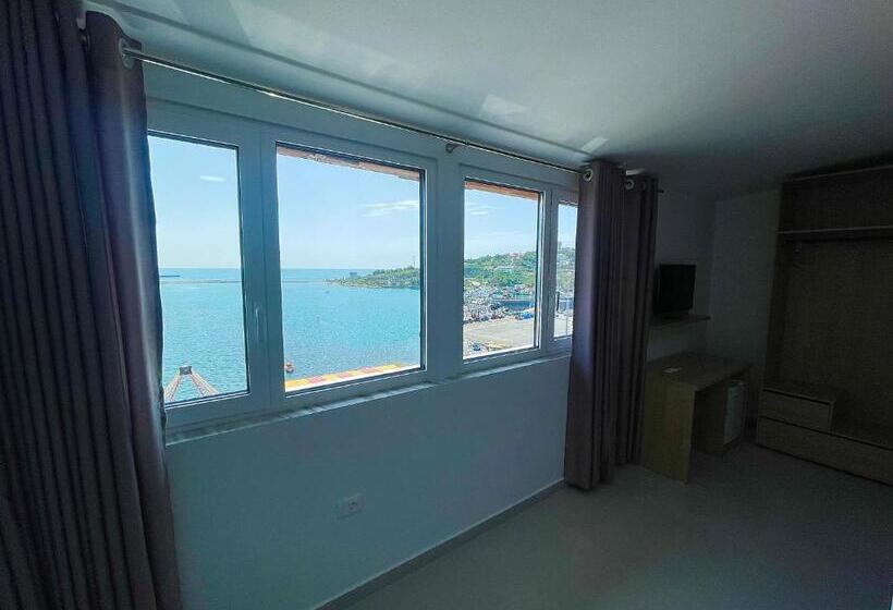 Трехместный Номер Deluxe Вид на Море, Kloi Luxury Rooftops