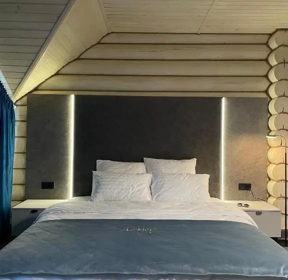 Habitación Cuádruple Estándar con Balcón, Le Mer