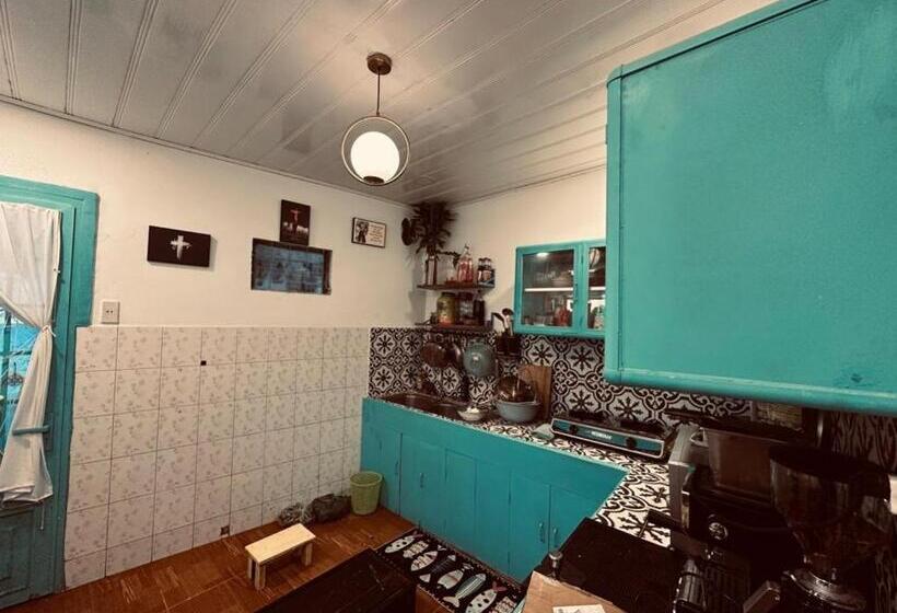 اتاق استاندارد با سرویس بهداشتی مشترک, ở Mô Dalat