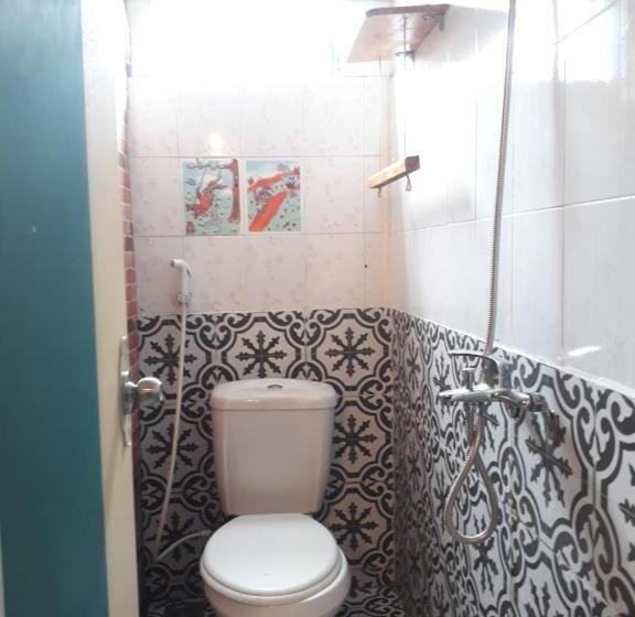 اتاق استاندارد با سرویس بهداشتی مشترک, ở Mô Dalat
