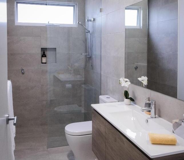 חדר דחוקס עם מיטת קינג, Port Fairy Bnb   The Yellow Suite