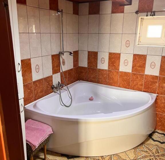 スタンダードトリプルルーム, Yurek Vendégház