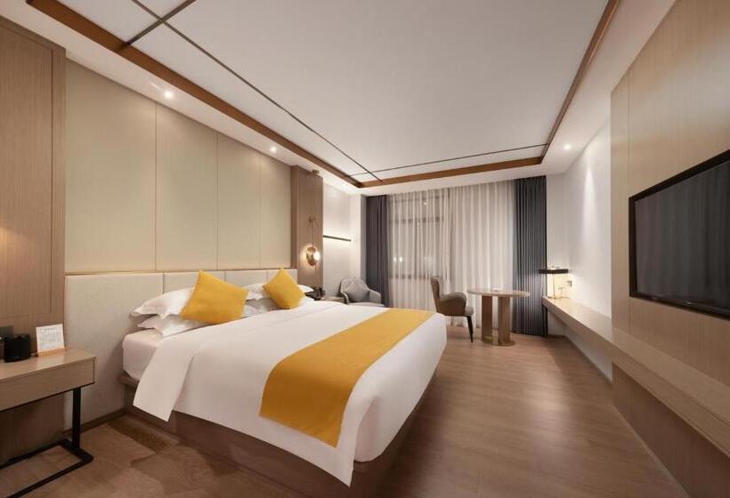 带特大床的标准间, Platinum International Hotel   Hanjiang Branch Memorial Archway Street Chaozhou Ancient City