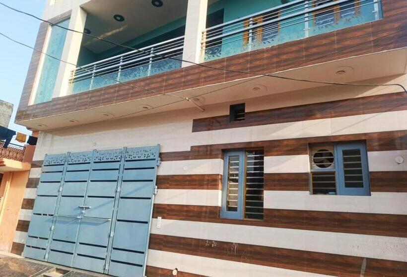 חדר דחוקס עם מיטת קינג, Bamrah