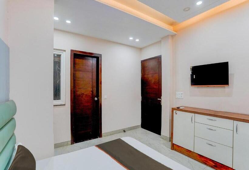 Трехместный Номер Классика, Oyo Dmk