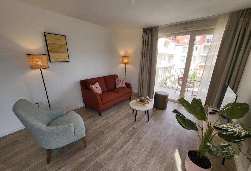 발코니가 있는 2 베드룸 아파트, Domitys   La Licorne